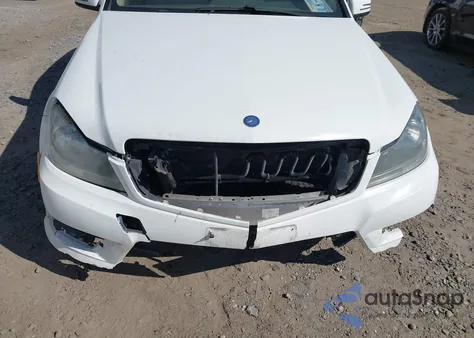 2013 Mercedes-Benz C 350 Sport из США, поврежденный, VIN WDDGF5HB1DA861449